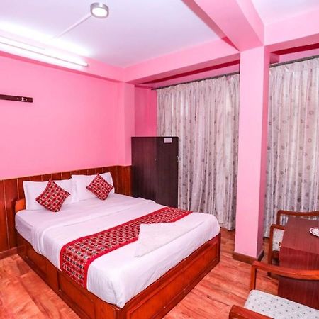 Hotel Plumeria Inn Катманду Экстерьер фото